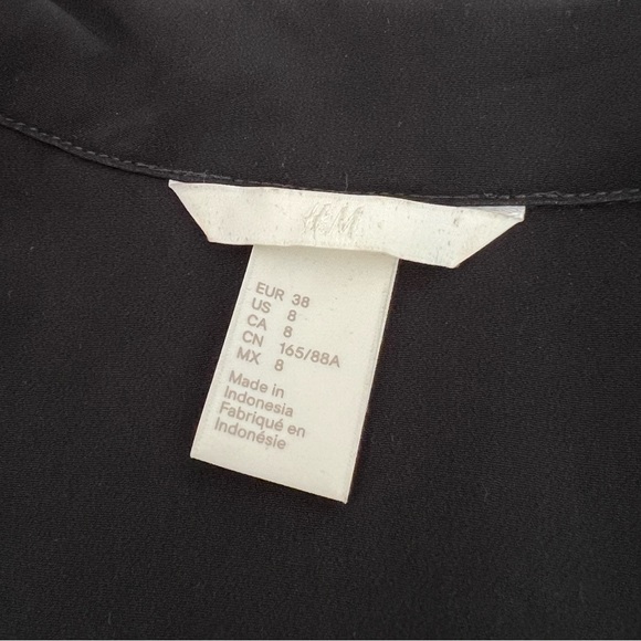 H&M - Black Blouse with front button - Picture 6 of 8